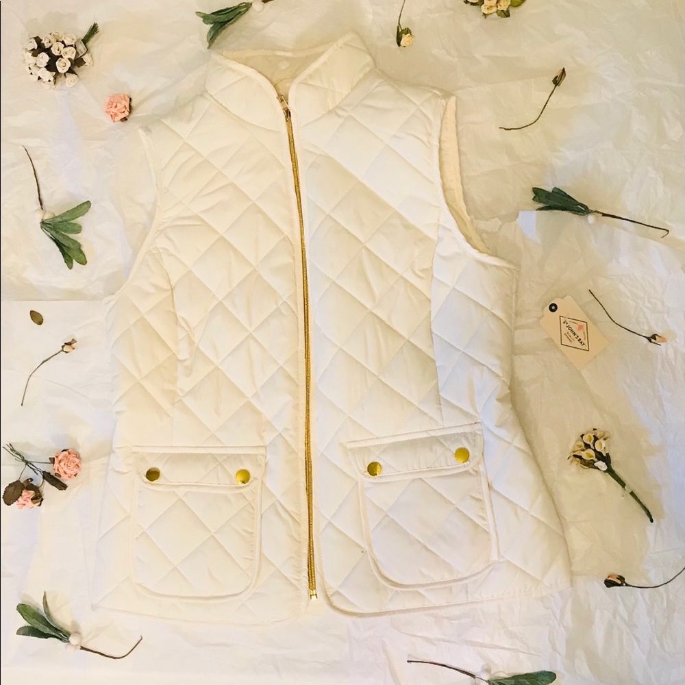 HOST PICKS White Vest with Gold Zipper